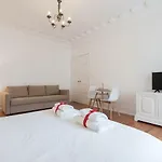 招待所 6 Clouds